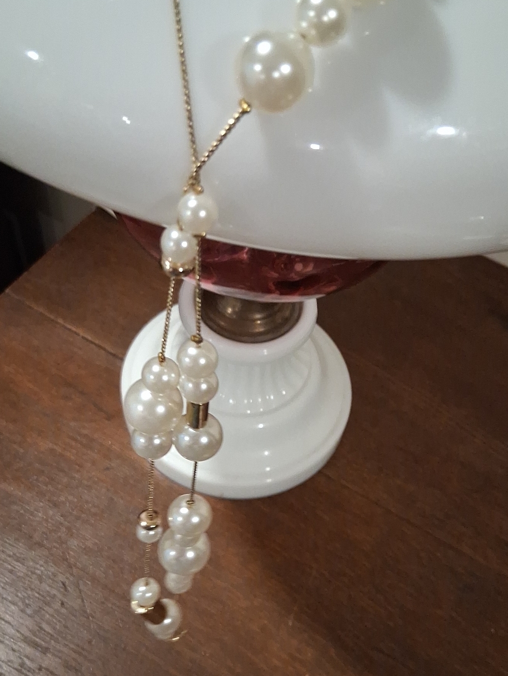 Elegant Faux Pearl Necklace in Ivory and Gold